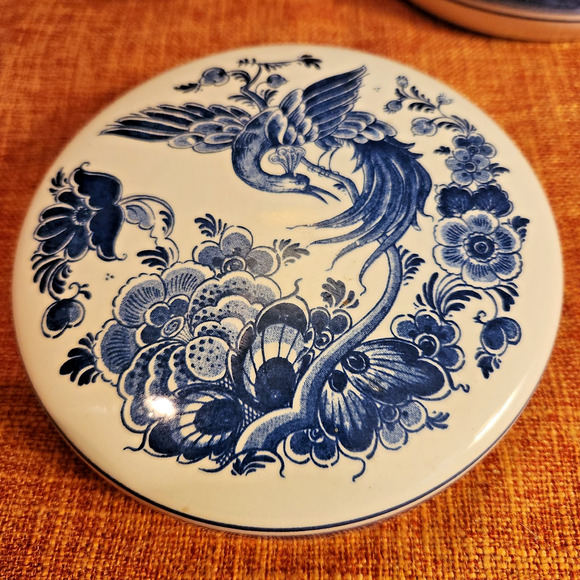Two Gist-Brocades Delft Blue LIdded Trinket Bowls Hand-Painted 5.5" Floral Bird - Picture 2 of 12